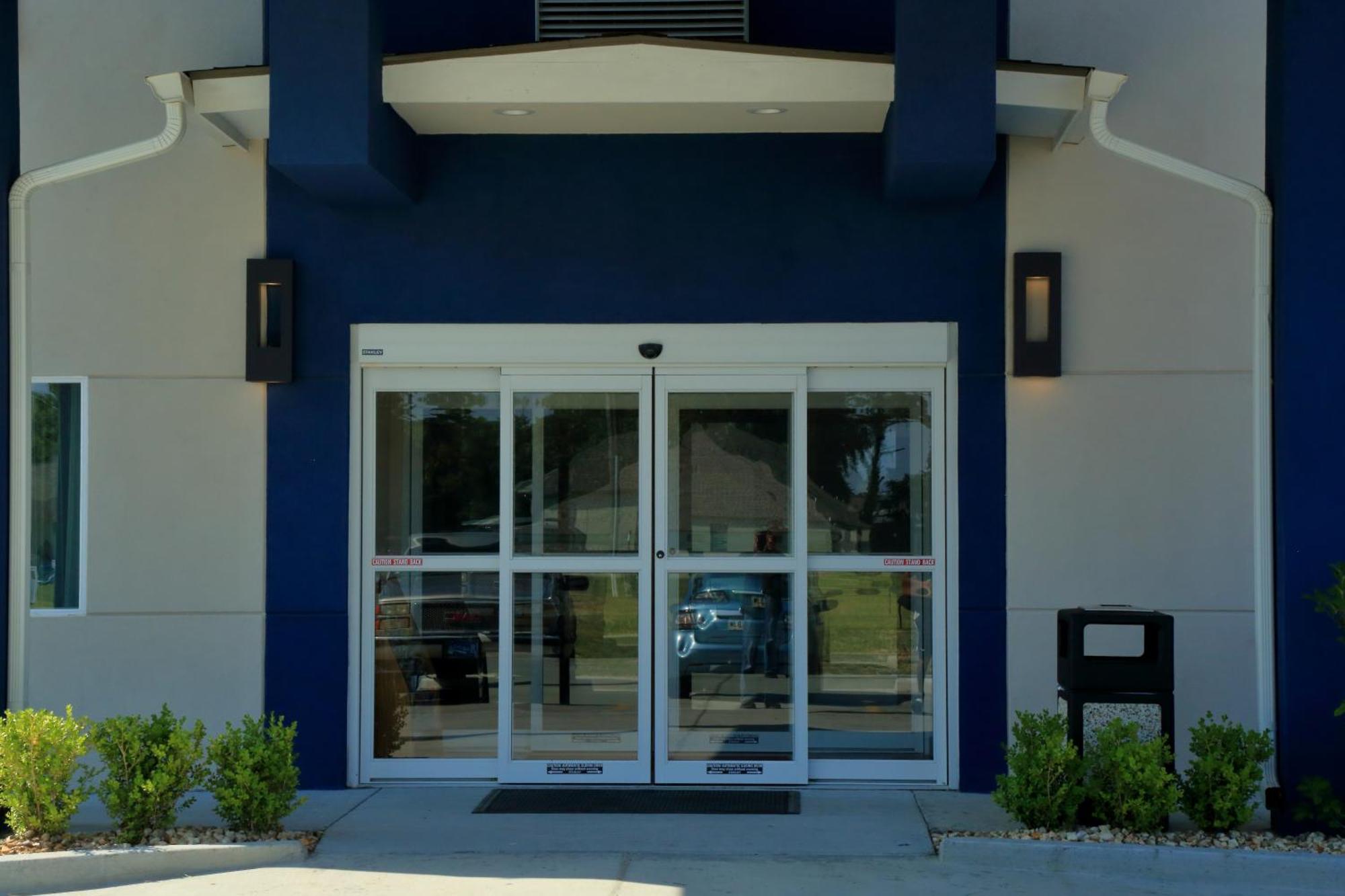 Americas Best Value Inn & Suites-Prairieville Exterior photo