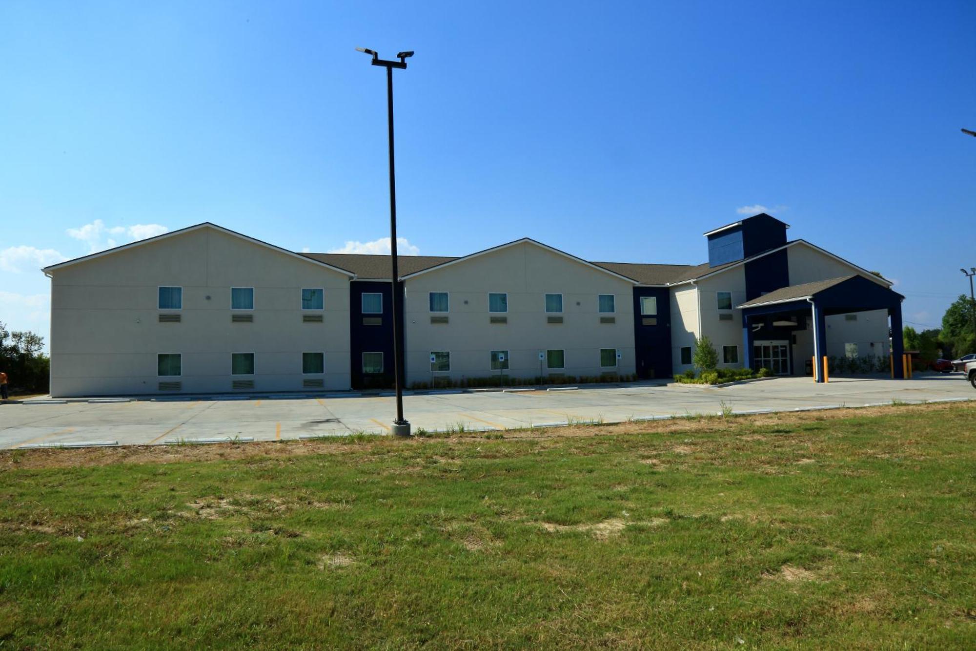 Americas Best Value Inn & Suites-Prairieville Exterior photo